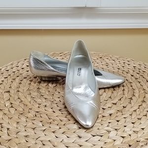 $ALE Linea Aldo Low Heel Shoes Silver Leather 8.5